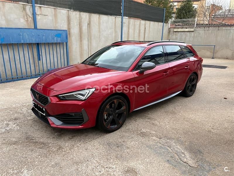 Usado Cupra Leon 190 CV (139 kW) 2023 Rojo Familiar