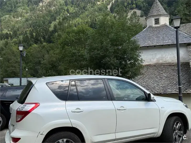 Usado Toyota RAV4 Executive 150 CV (110 kW) 2012 Blanco SUV