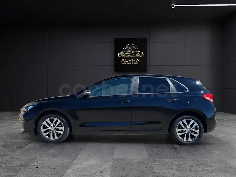 Usado Hyundai i30 120 CV (88 kW) 2019 Negro Berlina