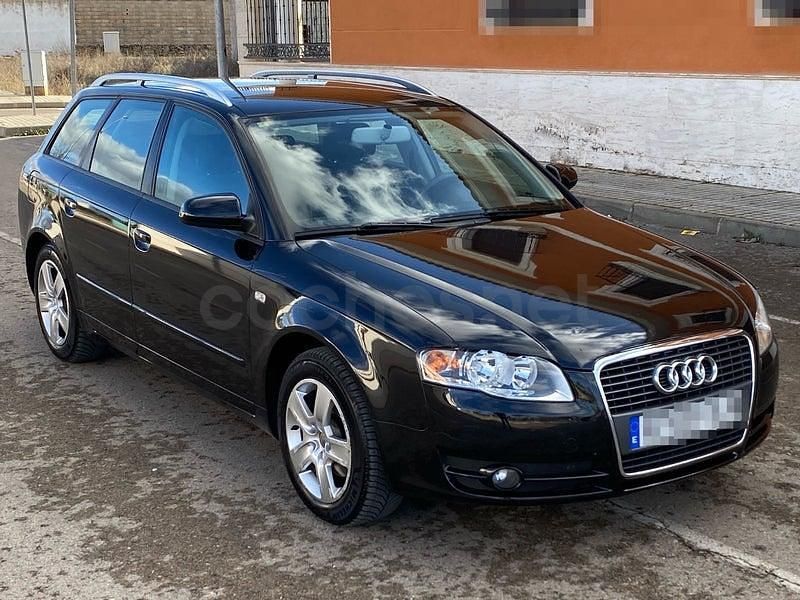 Usado Audi A4 140 CV (102 kW) 2005 Negro Familiar