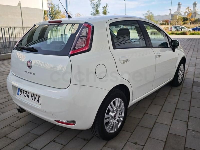 Usado Fiat Punto Pop 69 CV (50 kW) 2014 Blanco Utilitario