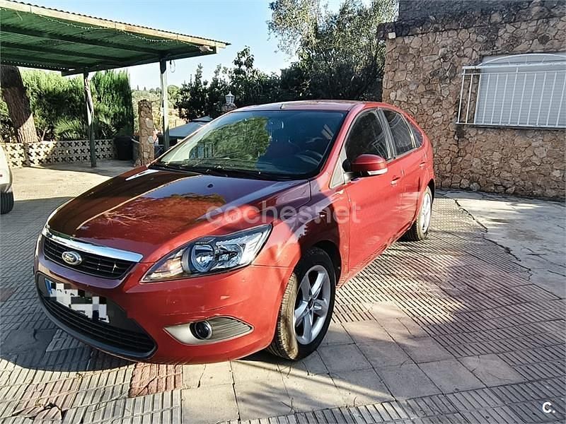 Używany Ford Focus Trend 115 KM (84 kW) 2008 Czerwony Sedan/Limuzyna