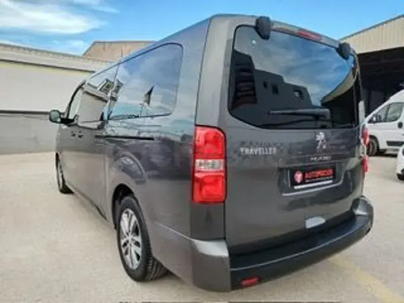 Usado Peugeot Traveller Active 177 CV (130 kW) 2021 Gris / plata Monovolumen