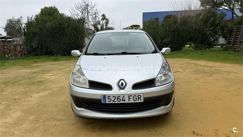 Usado Renault Clio II Privilege 100 CV (73 kW) 2006 Gris / plata Berlina