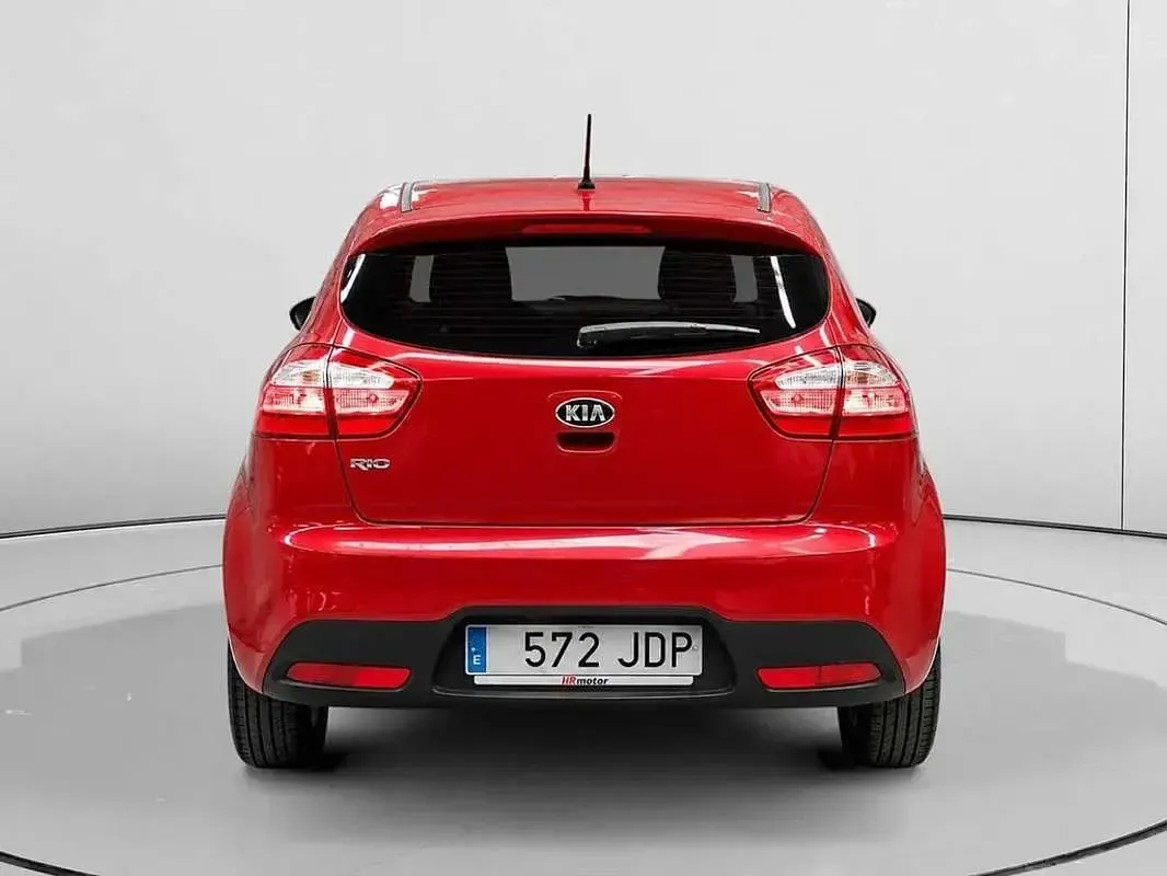 Usado Kia Rio 86 CV (63 kW) 2015 Rojo Utilitario