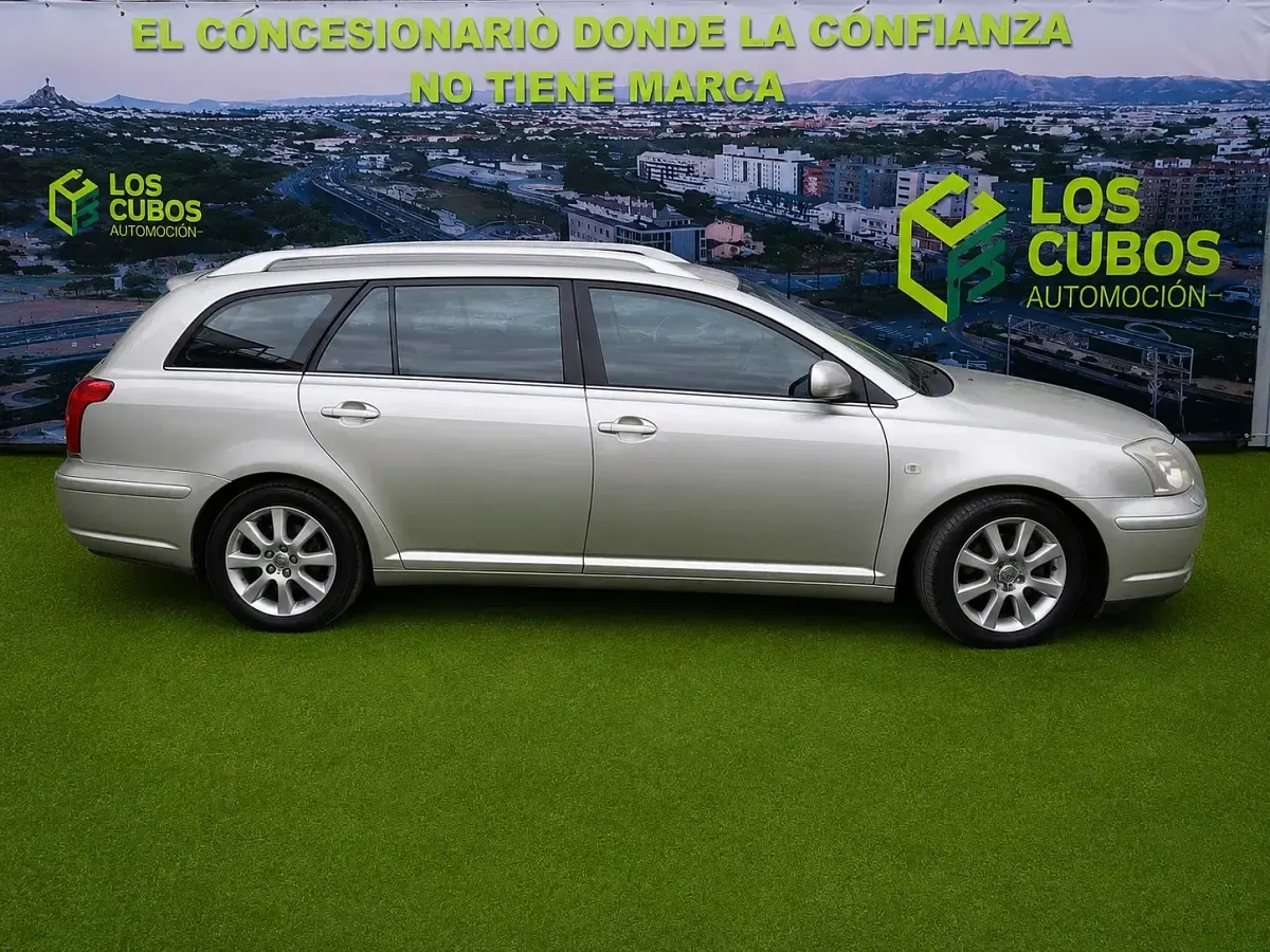 Usado Toyota Avensis Sol 116 CV (85 kW) 2006 Gris Familiar