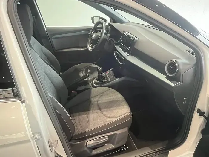Usado Seat Arona Xperience 115 CV (84 kW) 2025 Blanco SUV