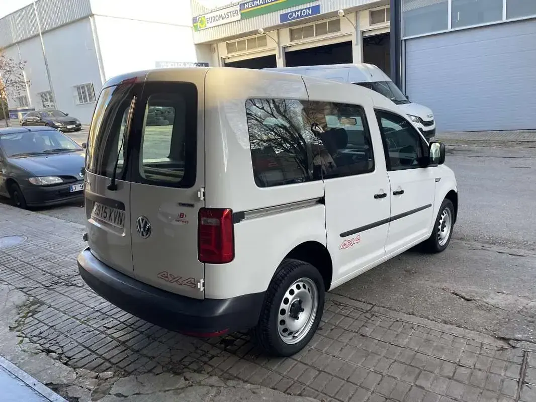 Usado VW Caddy 122 CV (89 kW) 2019 Blanco Monovolumen