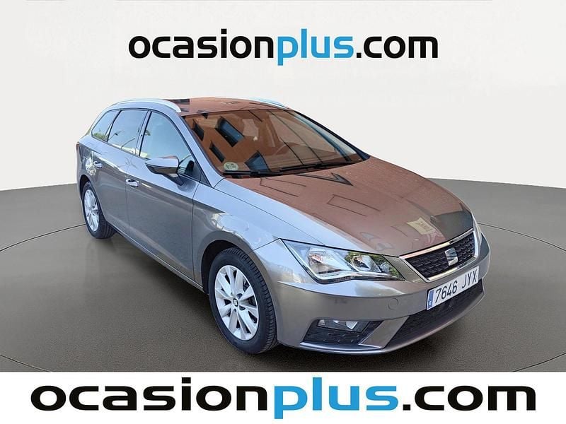 Usado Seat Leon Style Plus 115 HP (84 kW) 2017 Cinzento Monovolume