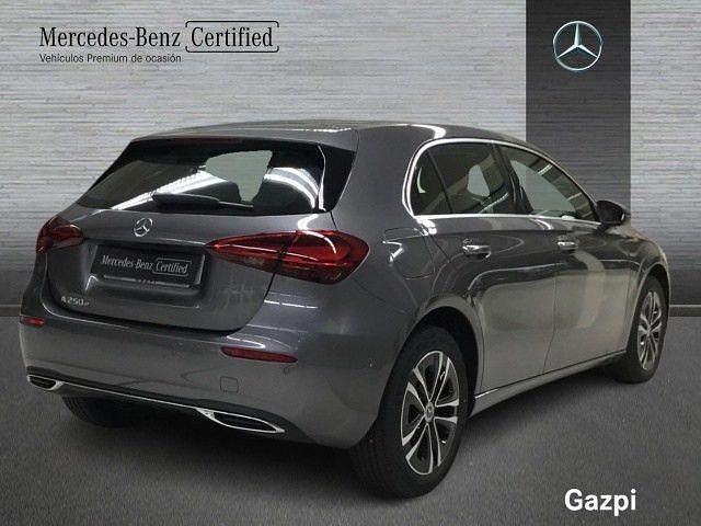 Nuevo Mercedes A250 Progressive 218 CV (160 kW) 2025 Gris / plata Berlina