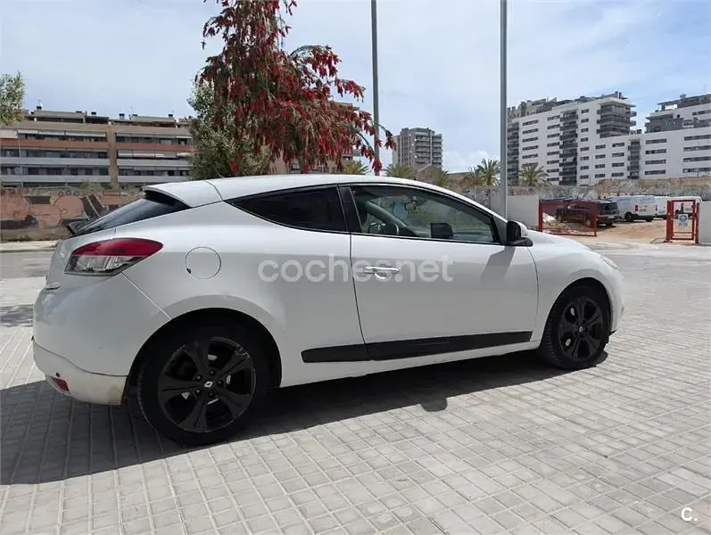 Usado Renault Mégane Dynamique 180 CV (132 kW) 2010 Blanco Berlina
