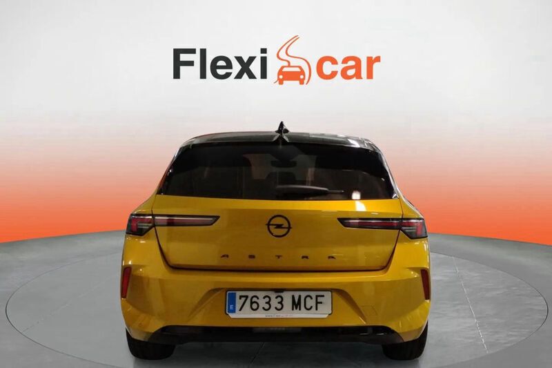 Usado Opel Astra 131 CV (96 kW) 2022 Amarillo Berlina