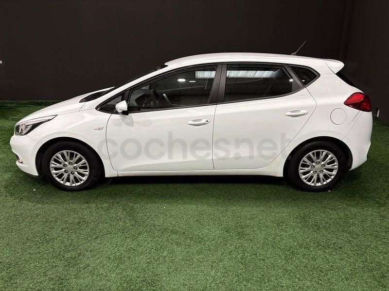 Usado Kia Ceed GT 90 HP (66 kW) 2014 Branco Sedan