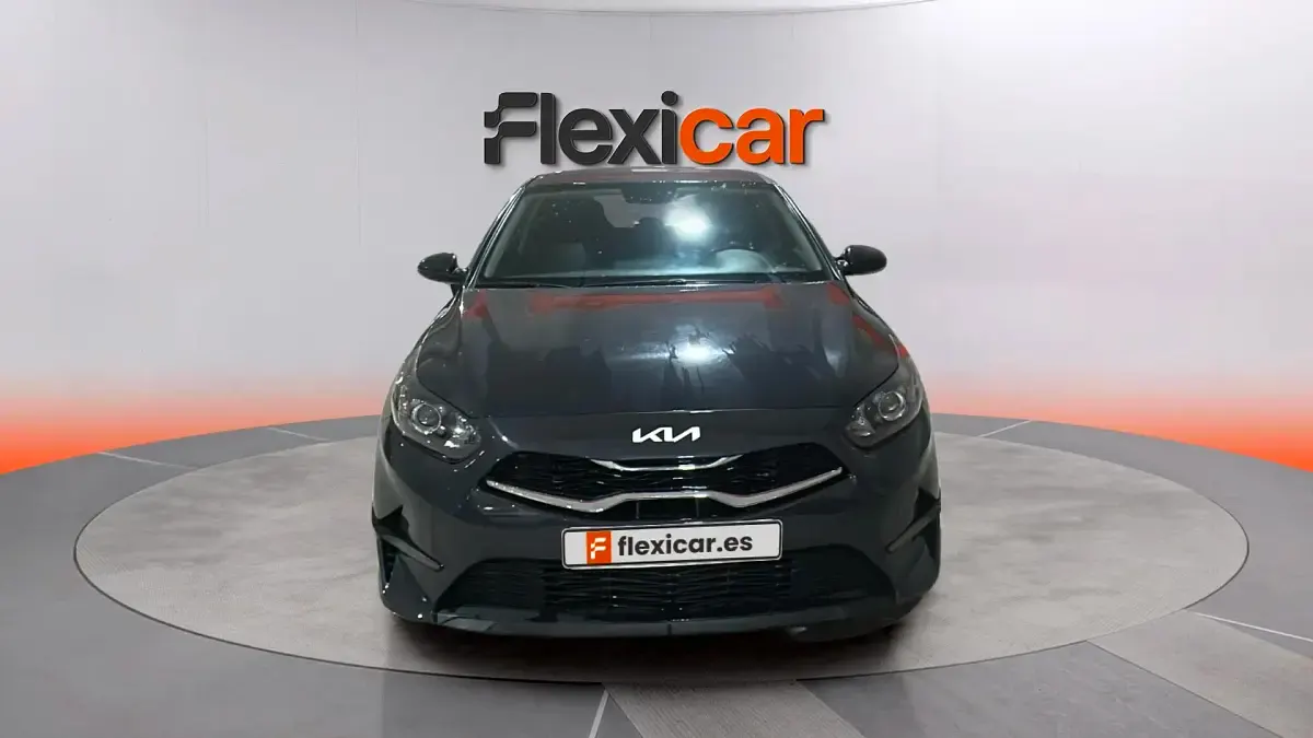 Usado Kia Ceed 136 CV (100 kW) 2023 Gris Utilitario
