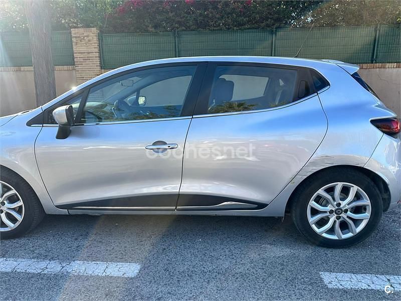 Usado Renault Clio IV Zen 90 CV (66 kW) 2019 Gris / plata Berlina