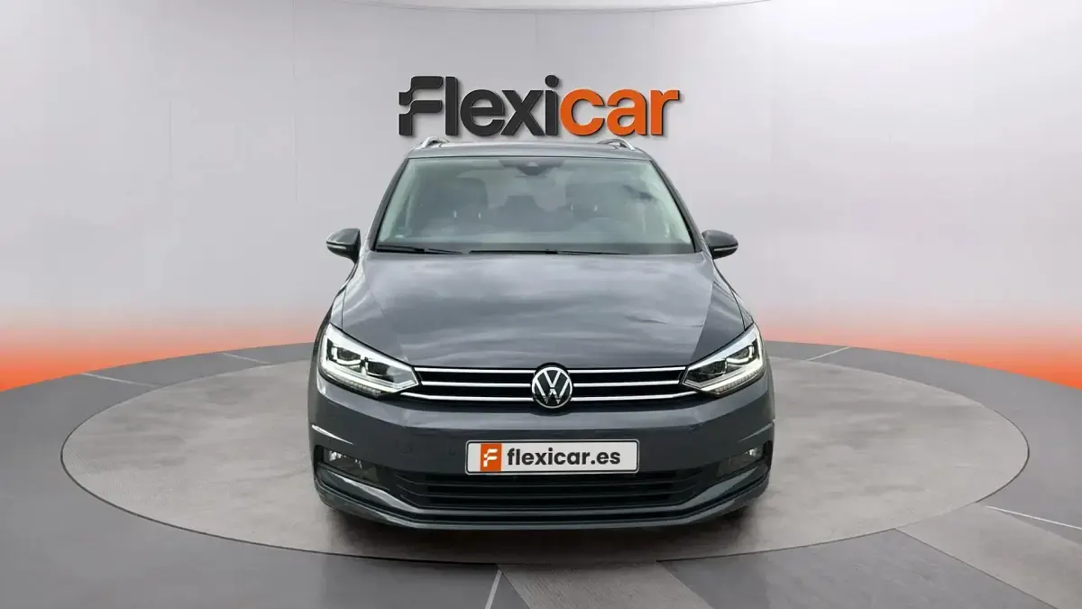 Usado VW Touran 150 CV (110 kW) 2024 Gris Monovolumen