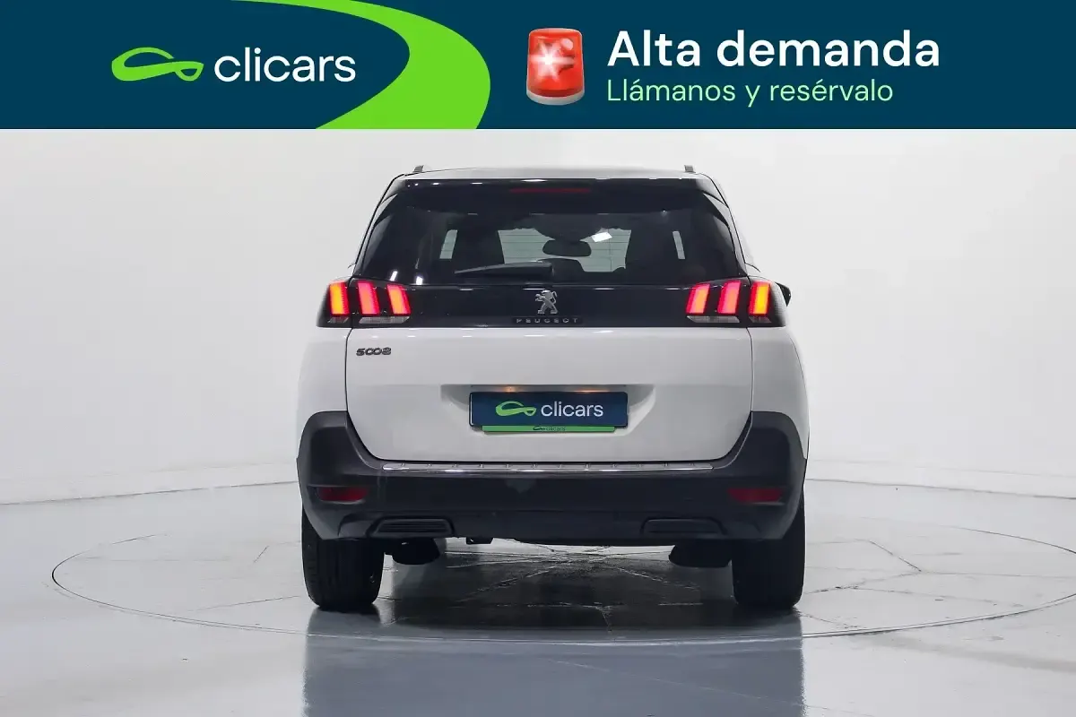 Usado Peugeot 5008 Allure 130 CV (95 kW) 2020 Blanco SUV