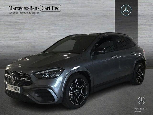 Usado Mercedes GLA200 AMG line 150 CV (110 kW) 2025 Gris montaña SUV
