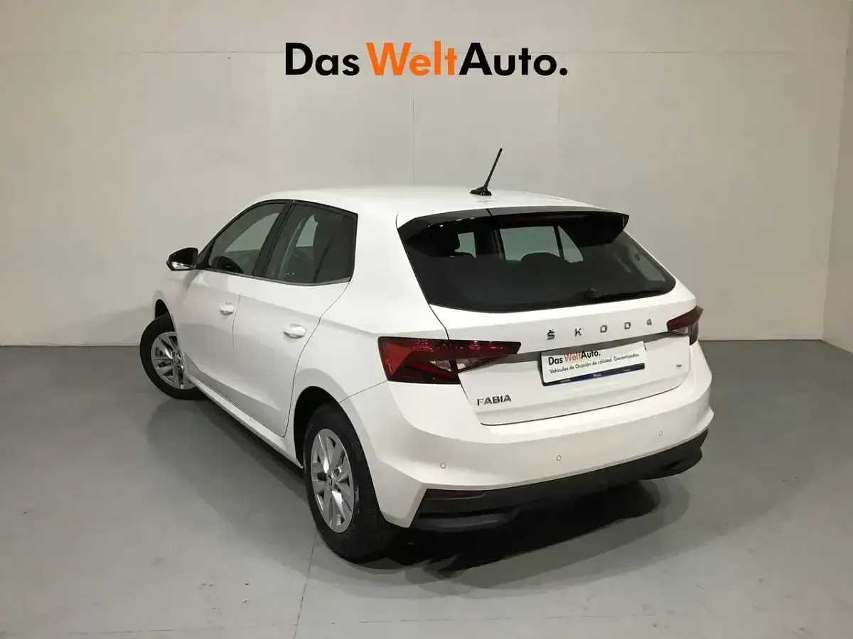 Usado Skoda Fabia Ambition 95 CV (69 kW) 2024 Blanco Utilitario