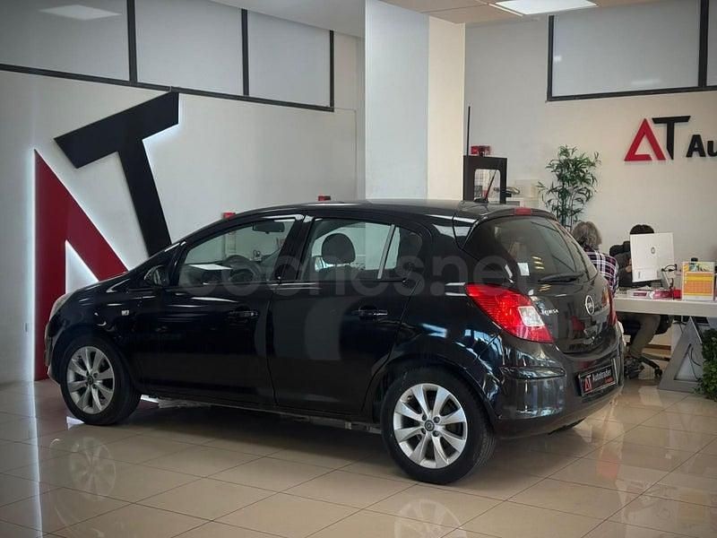 Usado Opel Corsa Selective 86 CV (63 kW) 2013 Negro Utilitario
