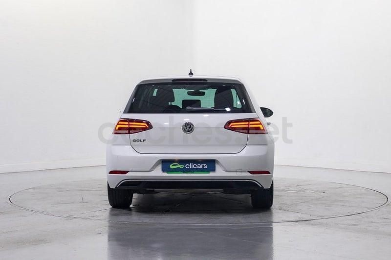 Usado VW Golf Sportsvan Advance 125 CV (91 kW) 2018 Blanco Monovolumen