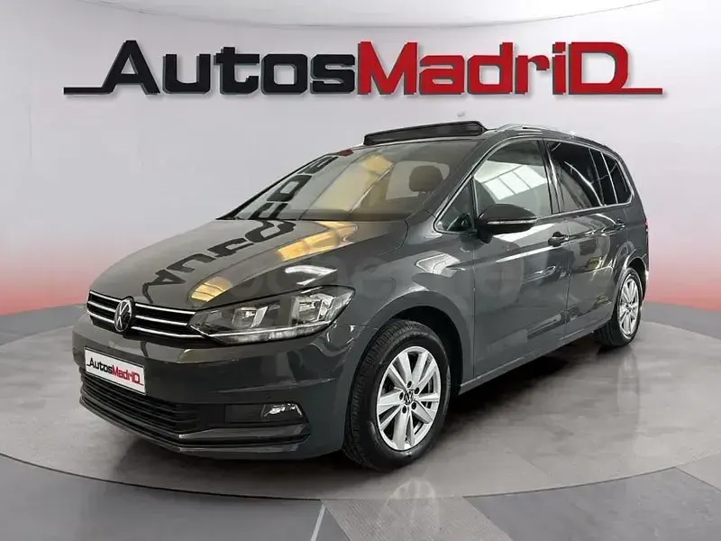 Usado VW Touran Life 150 CV (110 kW) 2024 Gris / plata Monovolumen