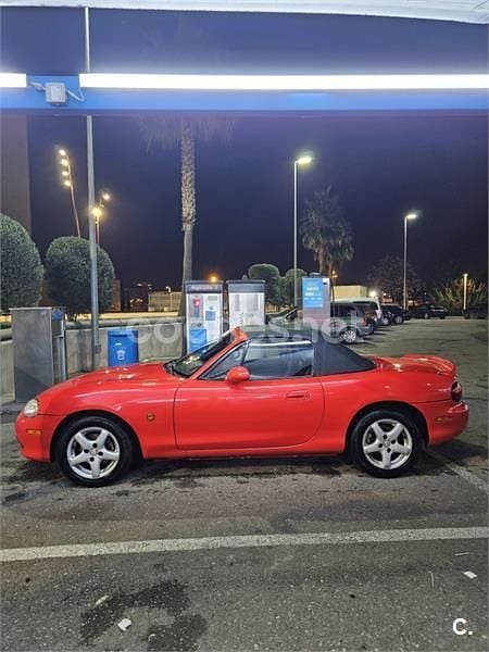 Usado Mazda MX5 110 CV (80 kW) 2003 Rojo Descapotable