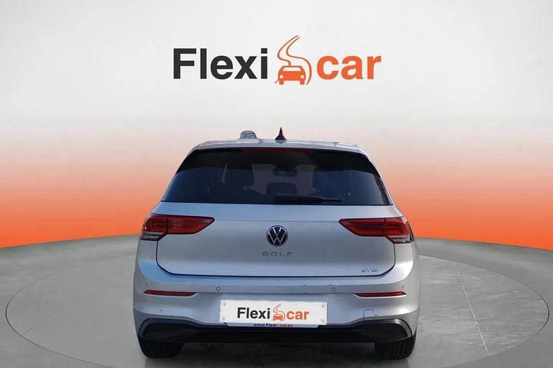 Usado VW Golf VIII Life 110 HP (80 kW) 2021 Cinzento Sedan