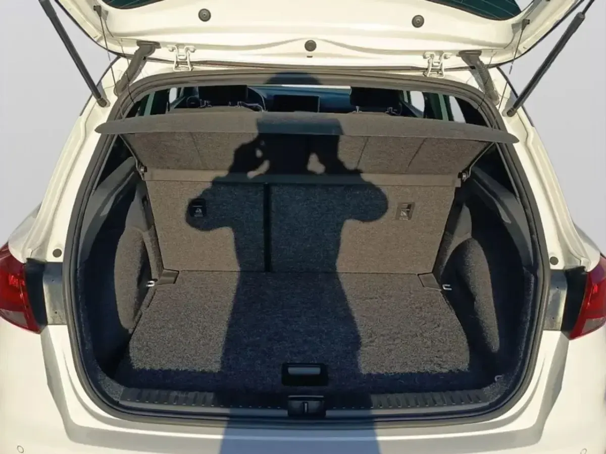 Usado Seat Arona Xperience 110 CV (80 kW) 2022 Blanco SUV