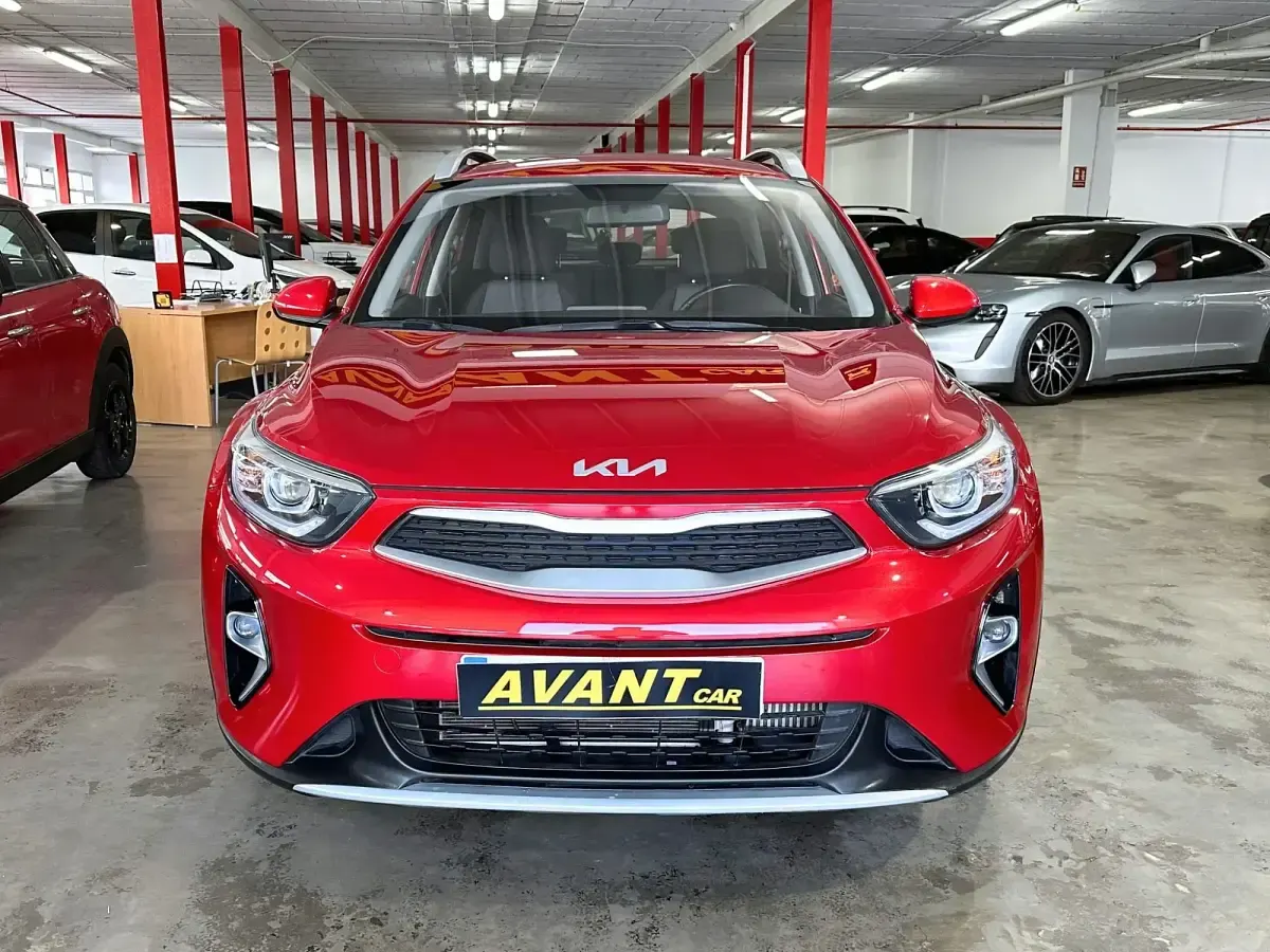 Usado Kia Stonic 100 CV (73 kW) 2020 Rojo SUV