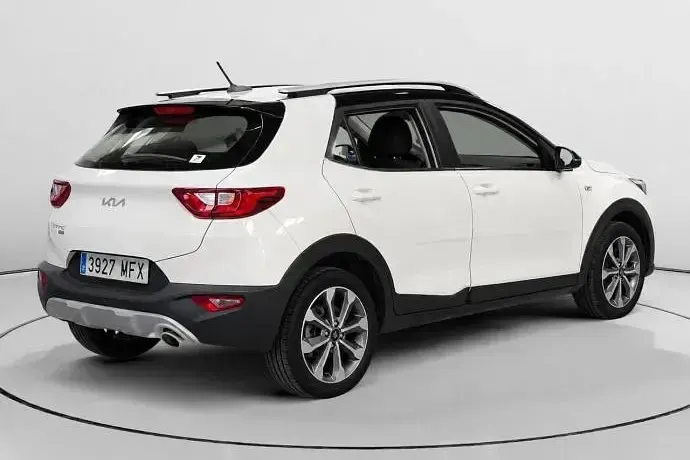 Usado Kia Stonic 101 CV (74 kW) 2023 Blanco SUV