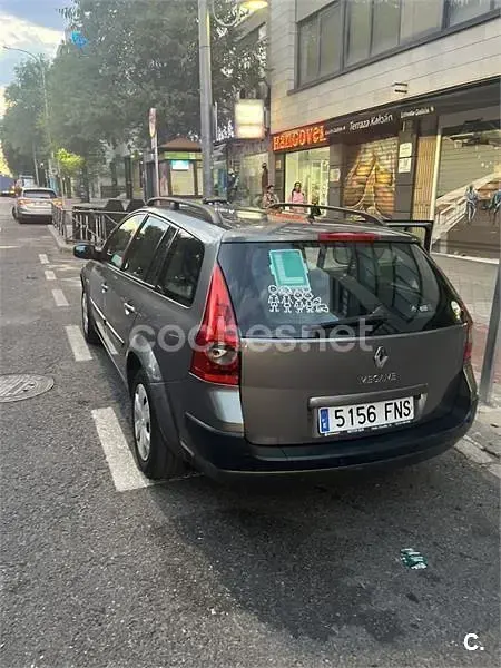 Usado Renault Mégane GrandTour Dynamique 115 CV (84 kW) 2005 Gris / plata Familiar