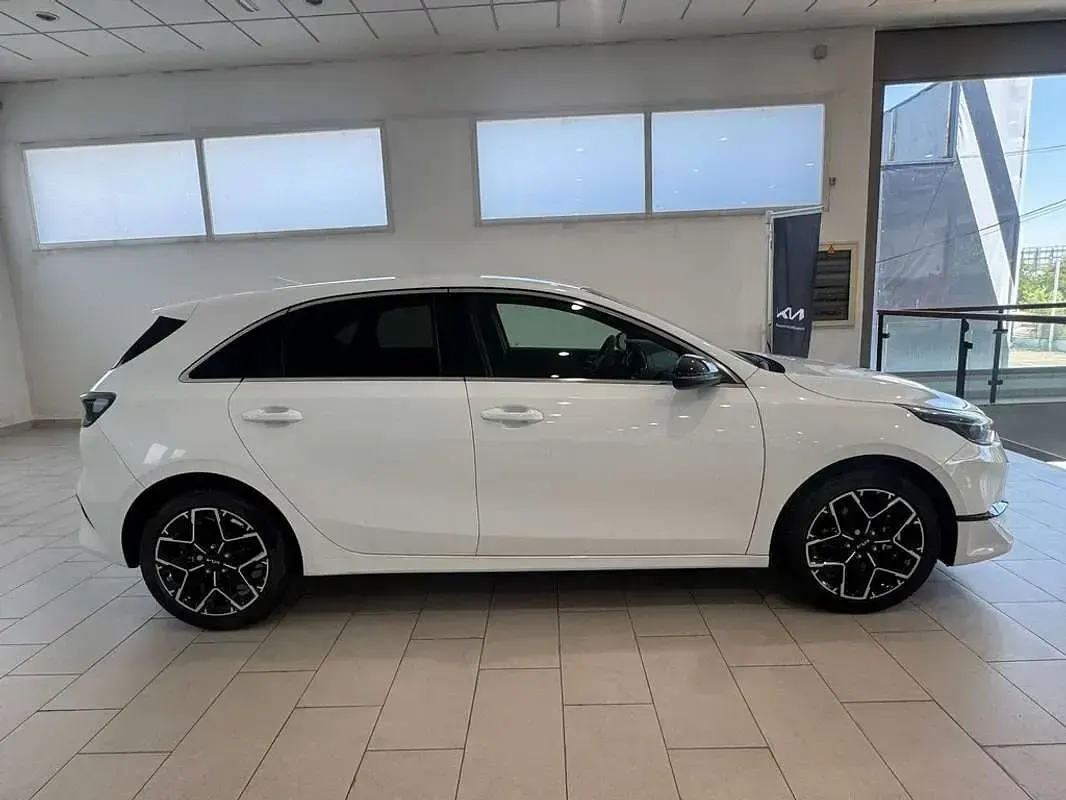 Nuevo Kia Ceed Style 101 CV (74 kW) 2026 Blanco Utilitario