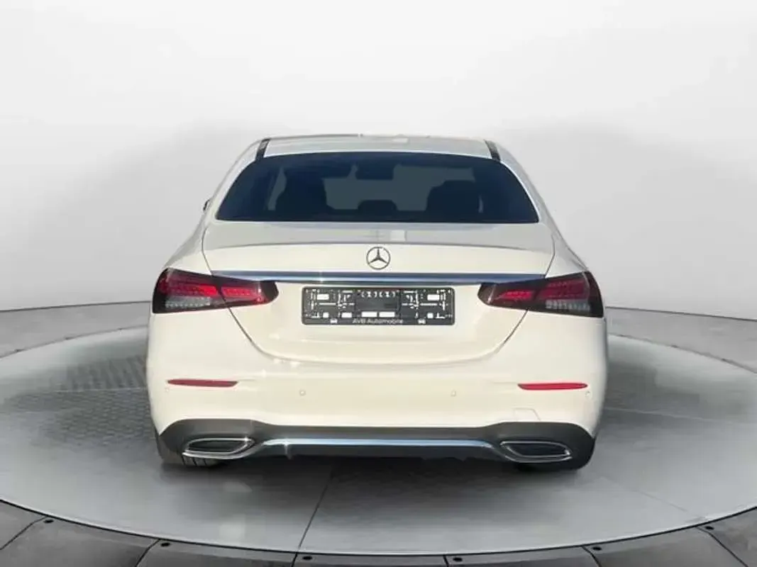 Usado Mercedes E400 AMG 330 CV (242 kW) 2023 Blanco Berlina