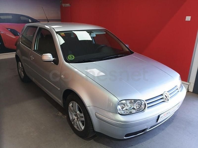 Usado VW Golf IV Highline 105 CV (77 kW) 2002 Gris / plata Berlina