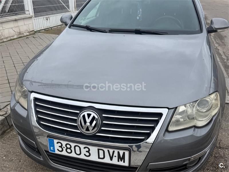 Usado VW Passat Highline 140 CV (102 kW) 2006 Gris / plata Familiar