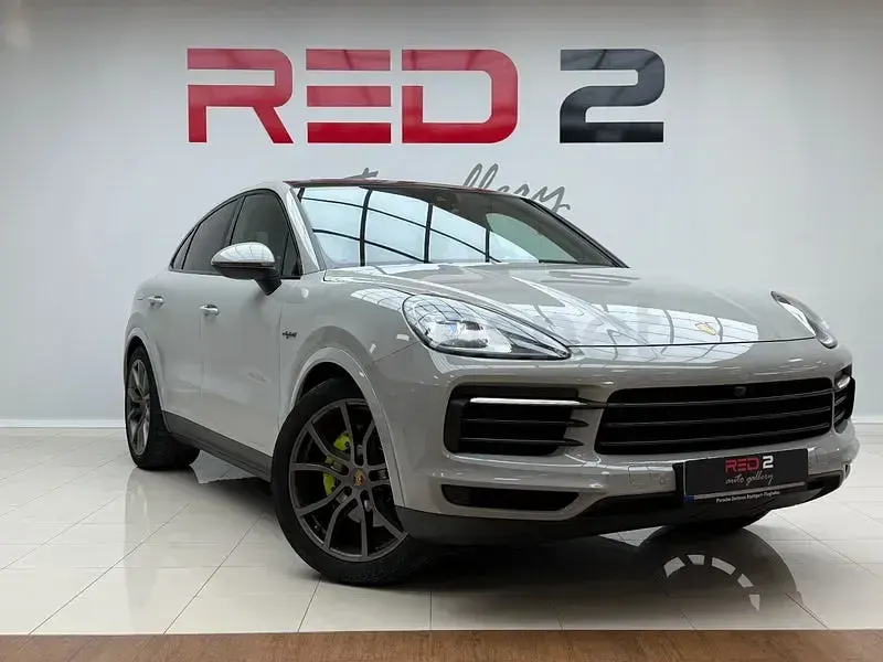Usado Porsche Cayenne Platinum Edition 462 CV (339 kW) 2022 Gris / plata SUV