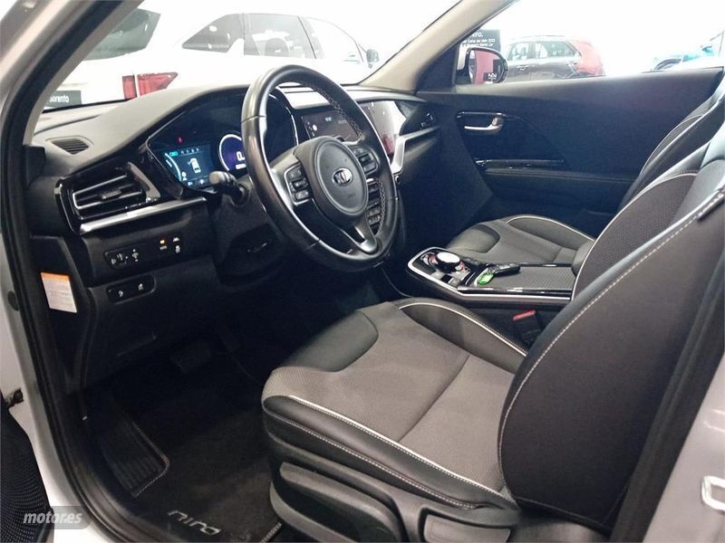Usado Kia e-Niro 150 kW (204 CV) 2021 Gris / plateado SUV