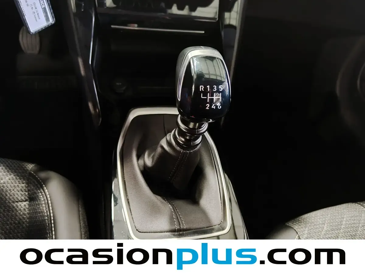 Usado Peugeot 208 Allure 100 CV (73 kW) 2025 Gris Utilitario