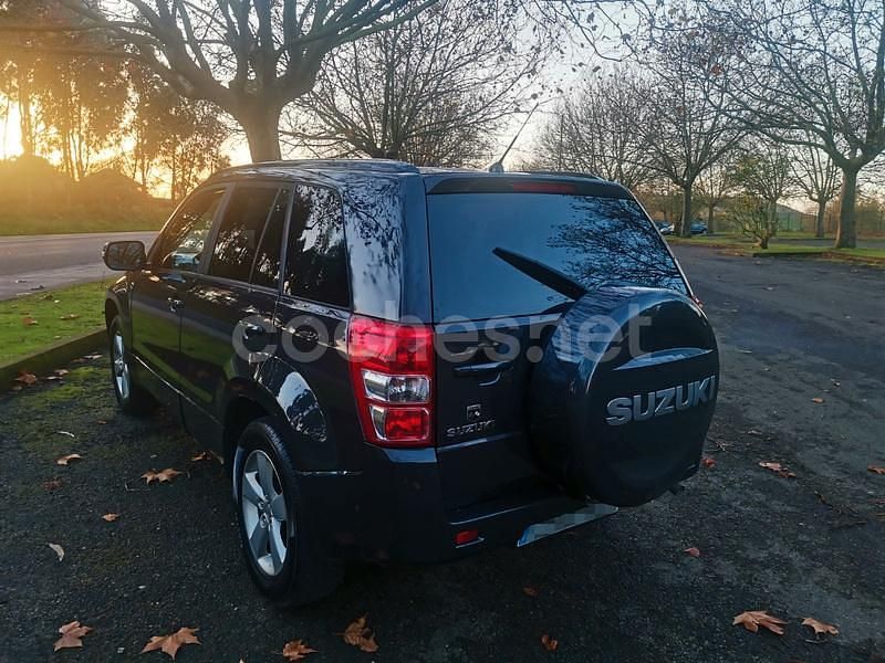 Usado Suzuki Grand Vitara 129 CV (94 kW) 2011 Gris / plata SUV