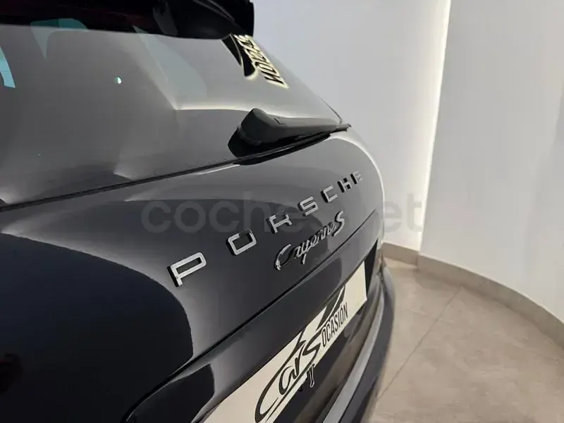 Käytetty Porsche Cayenne 400 HP (294 kW) 2011 Musta Katumaasturi