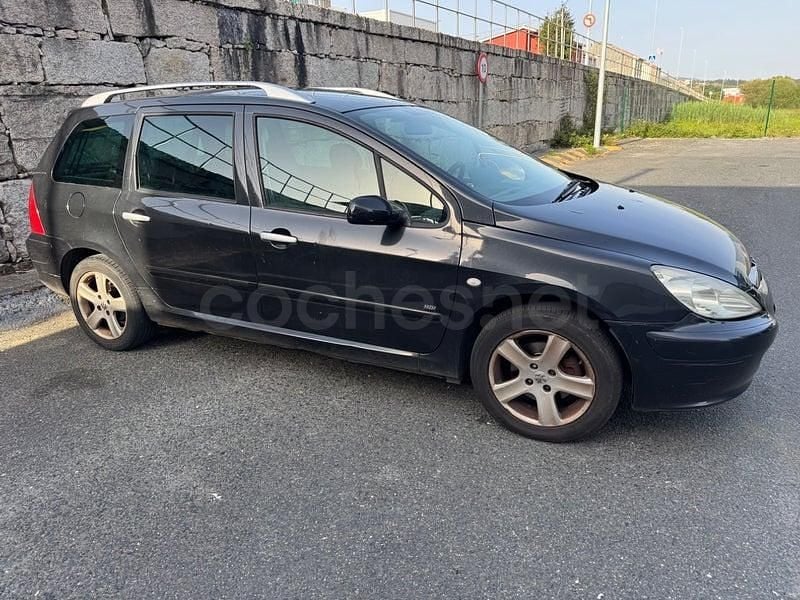 Usado Peugeot 307 110 CV (80 kW) 2004 Negro Familiar