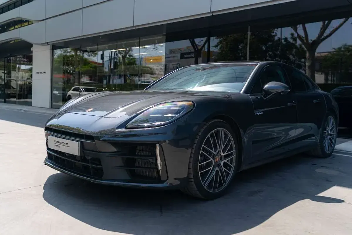 Nuevo Porsche Panamera 4 E-Hybrid 470 CV (345 kW) 2026 Gris Utilitario