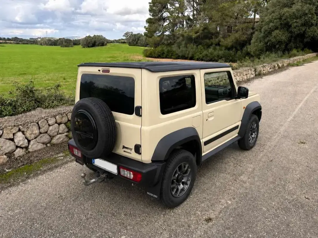 Usado Suzuki Jimny 102 CV (75 kW) 2018 Beige SUV