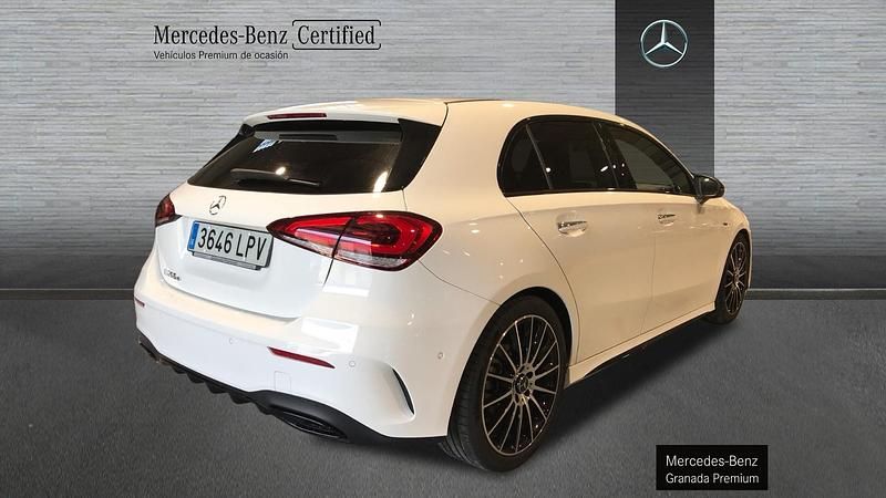 Usado Mercedes A200 AMG line 150 CV (110 kW) 2021 Blanco polar Berlina
