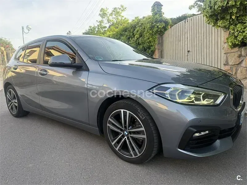 Usado BMW 118 150 CV (110 kW) 2022 Gris / plata Utilitario