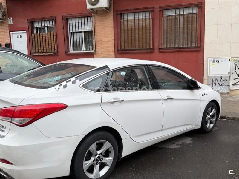 Usado Hyundai i40 136 CV (100 kW) 2012 Blanco Berlina
