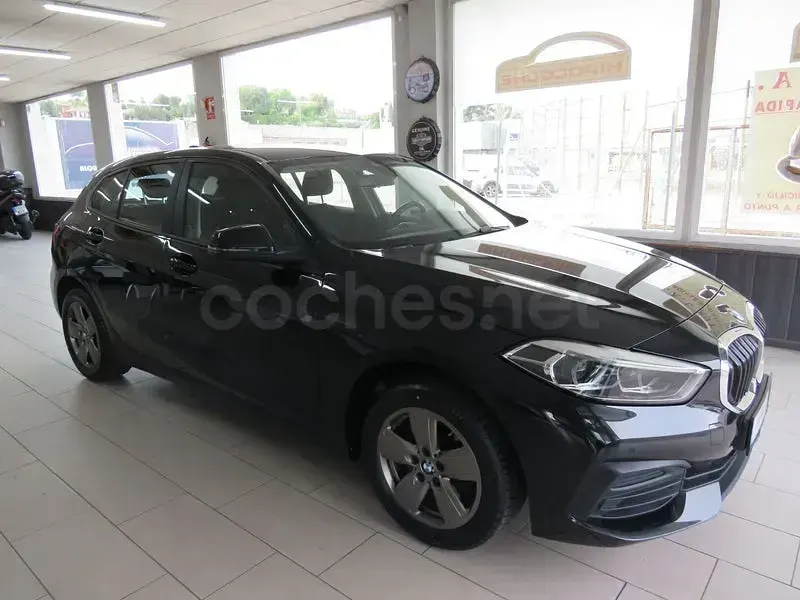 Usado BMW 118 Comfort Edition 150 CV (110 kW) 2023 Negro Utilitario