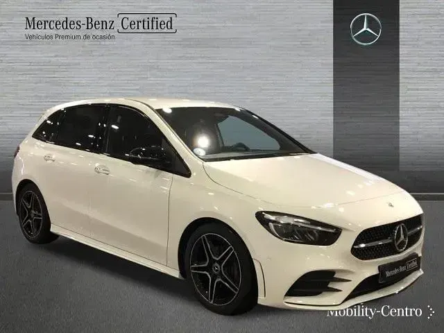 Usado Mercedes B200 AMG line 150 CV (110 kW) 2023 Blanco polar Utilitario