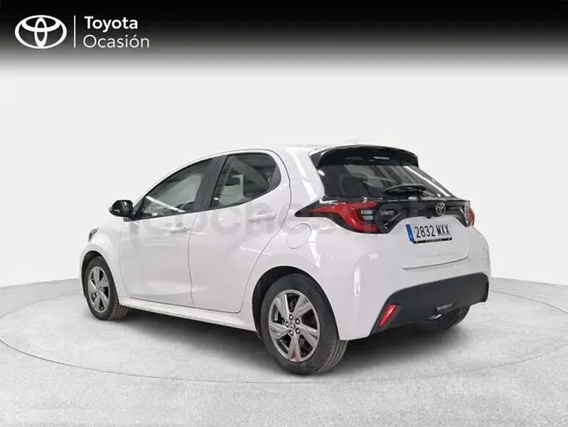 Usado Toyota Yaris Hybrid Active 116 CV (85 kW) 2025 Blanco Berlina